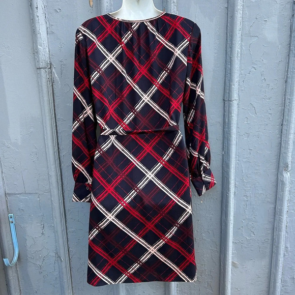 Ann Taylor Plaid Belted dress, size 4 - Picture 8 of 9